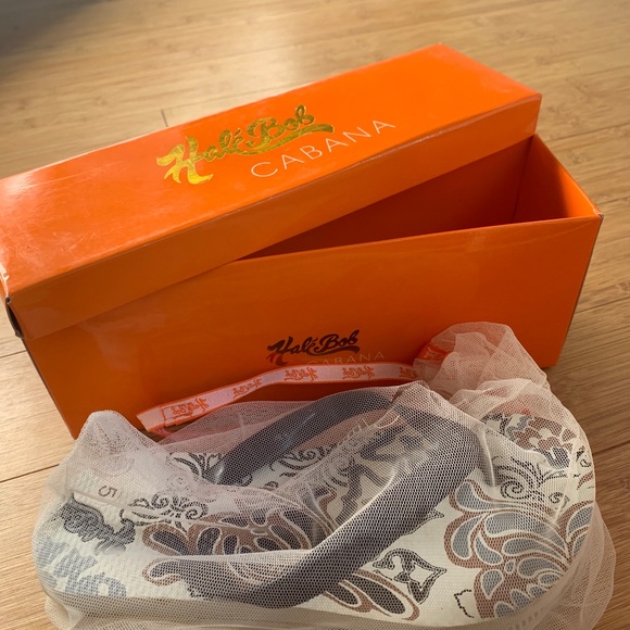 FREE Flip flops in original package - Picture 2 of 2